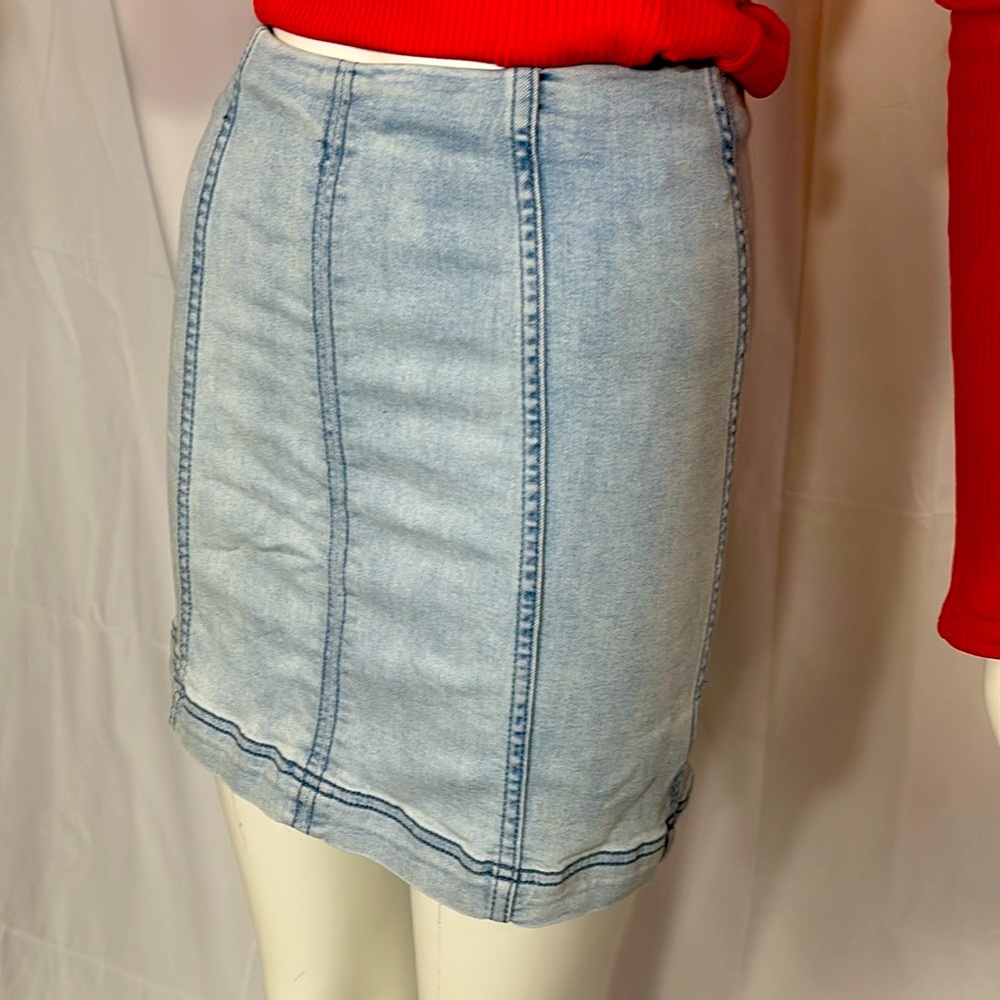 Free People Light Wash Denim Mini Skirt – Sz 2